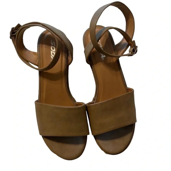 SODA Wedge Sandals Taupe Ankle Strap Buckles New No Box 10 Heel 4” Neutral - Picture 1 of 7